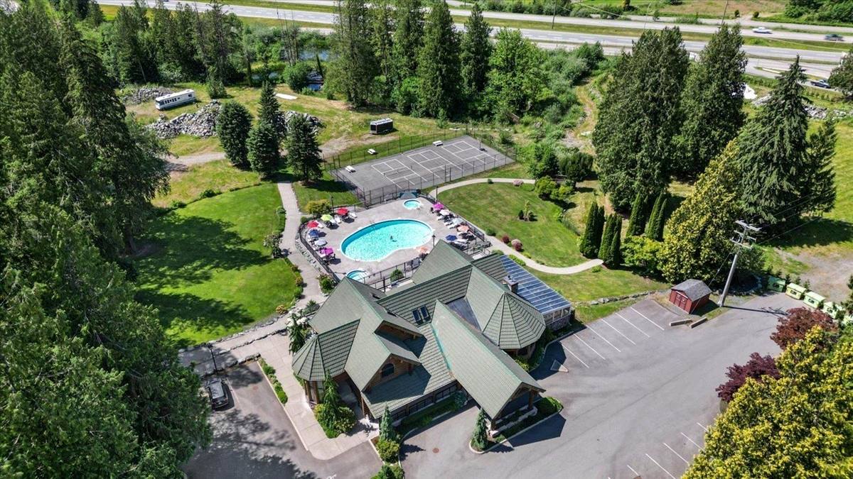 Pool and pickleball courts